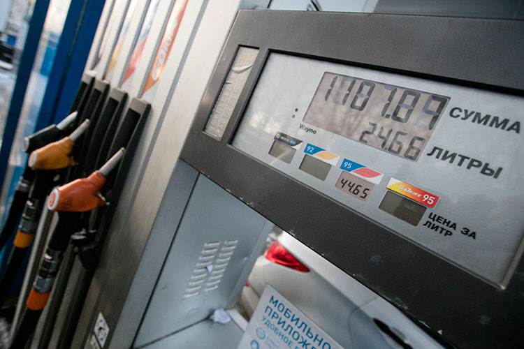 «Больше нефти отравим на собственные заводы, больше выпустим бензина, поэтому может цена у нас может понизиться»