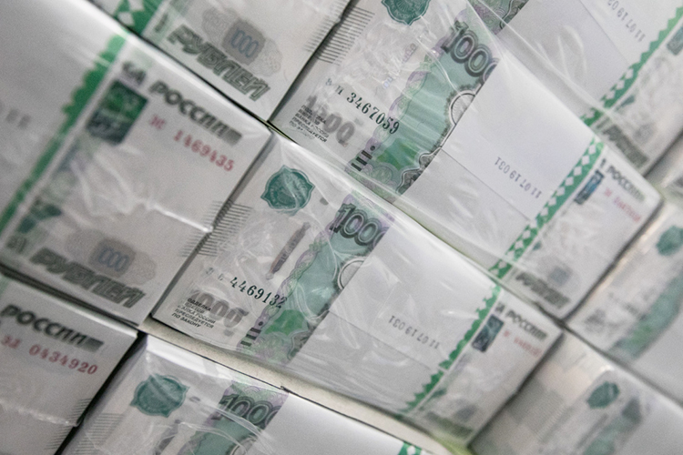 Чтобы получить валютные средства или сумму в рублях свыше 500 тысяч в отделении банка, деньги нужно предварительно заказать