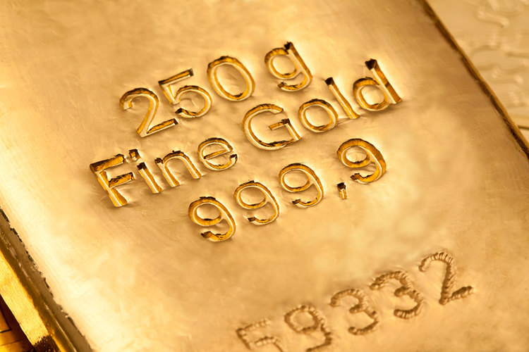 У России сегодня имеется золотых резервов на сумму порядка $130 миллиардов. И почти наверняка найдется часть тех, кто станет покупать не валюту, а золото
