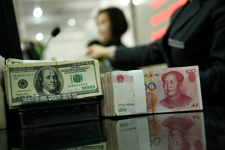 В настоящее время национальная валюта Китая является наиболее перспективной для россиян в части инвестиций. Российские банки уже прорабатывают возможность выпуска совместных карт российской платежной системы «МИР» и китайской UnionPay