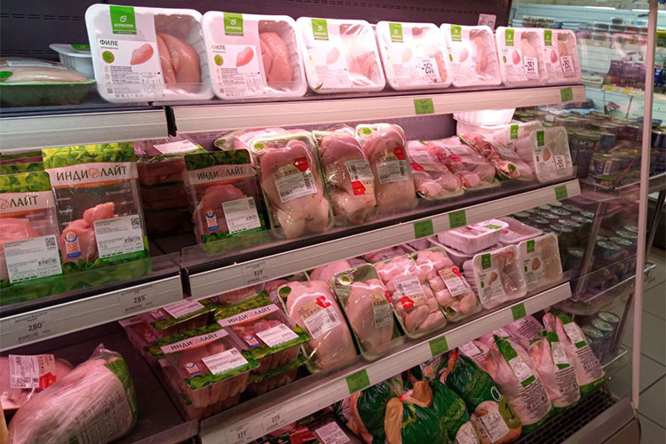 За год филе курицы в «Бахетле» набрало 16,6%, самый доступный вариант стоит 339,2 рубля за килограмм