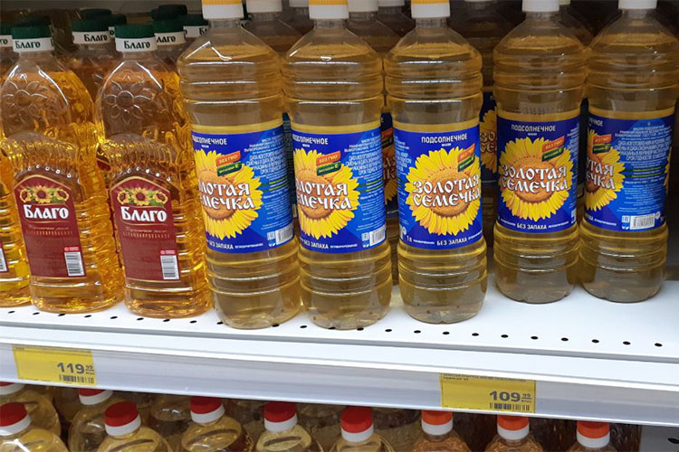 В «Магните» цена на масло бренда «Золотая семечка» остается на редкость стабильной: в марте и декабре 2021 года за литр просили 109,9 рублей. Цена с тех пор не изменилась