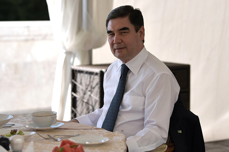 «Гурбангулы Бердымухамедов уходить не собирается, остается председателем верхней палаты парламента страны и сильным игроком политической системы Туркменистана»