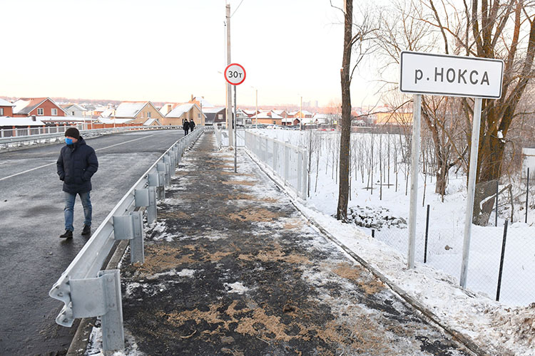 «У нас ежегодно на ремонт поселковых дорог из республиканского бюджета выделяется 200 миллионов рублей — хватает на ремонт порядка 20 автодорог»