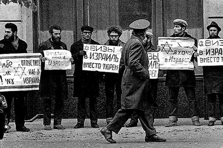 «При Сталине и потом тоже антисемитизм был присущ, к сожалению, советской власти»