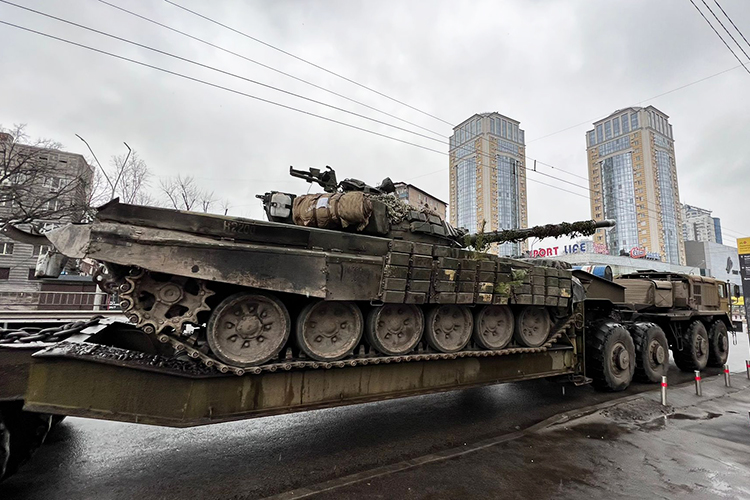 «Формально на начало спецоперации у Украины было где-то порядка 2000 танков. Понятно, что часть из них была не на ходу, но всё равно — танки там пока что есть и достаточно много»