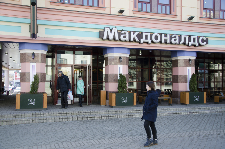 В России есть три партнера-франчайзи, которые развивают сеть «Макдоналдс», и Боранбаев владеет одним из них — ООО «Региональная Сеть Предприятий Питания», которое управляет  франчайзи в Казахстане, Беларуси и в нескольких регионах России, в том числе и в Татарстане