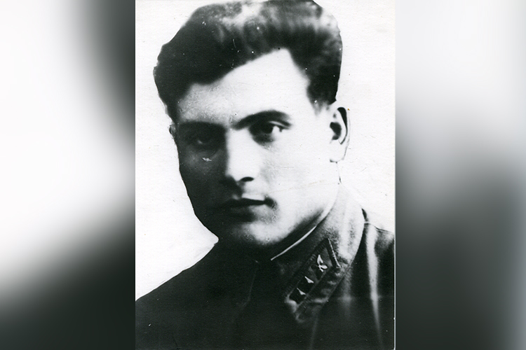Лейтенант Михаил Девятаев, 1942 год