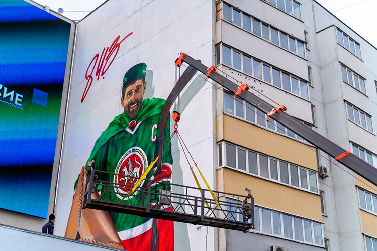 Несмотря на большую популярность хоккеиста в Казани и далеко за пределами столицы Татарстана, в руководстве казанского клуба высказываются различные мнения о его выступлении в прошлом сезоне