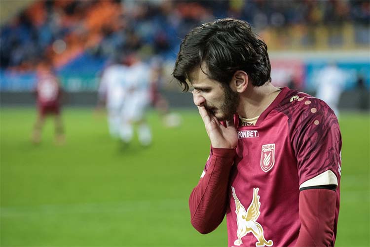 «На него оказывается мощное психологическое давление»: Хвичи Кварацхелии больше не будет в «Рубине»?