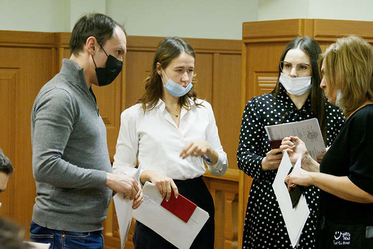 Представители супруги Лидии и дочери Аиды Гилязовой просят снять аресты