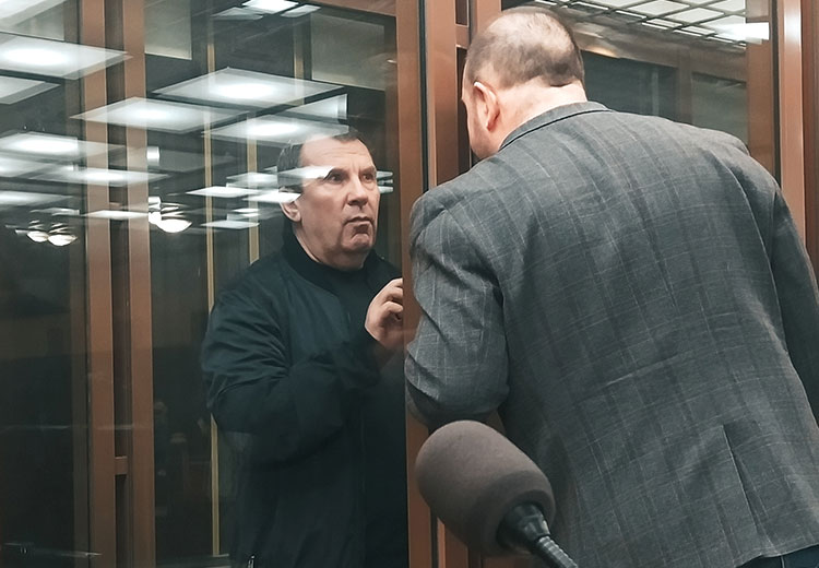 Верховный суд РТ сегодня признал Сергея Нейдерова, в криминальных кругах известного, как Нейдер, виновным в занятии высшего положения в преступной иерархии Татарстана и незаконном хранении оружия