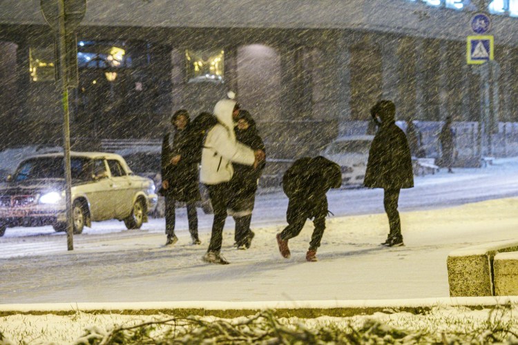 Сегодня в Татарстане антициклон скорректировал апрельскую погоду, обрушив на республику сильный ветер, мокрый снег, метель и дождь