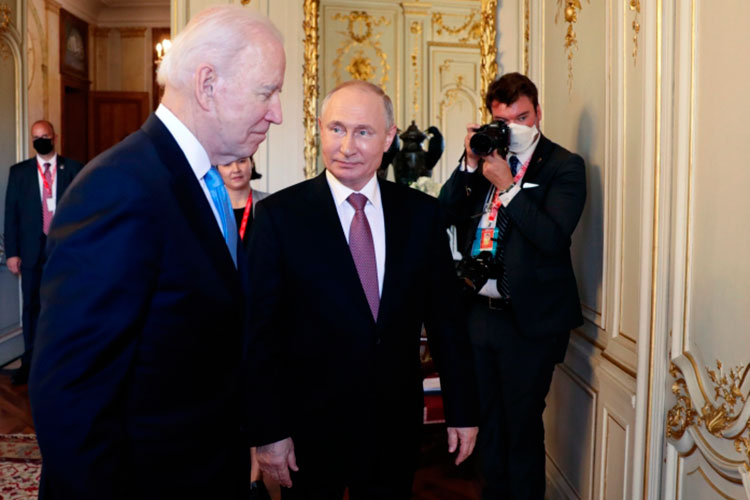 «Путин захотел переписать итоги холодной войны»: The Wall Street Journal о корнях конфликта на Украине