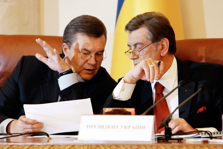 Виктор Янукович и  Виктор Ющенко (слева направо)
