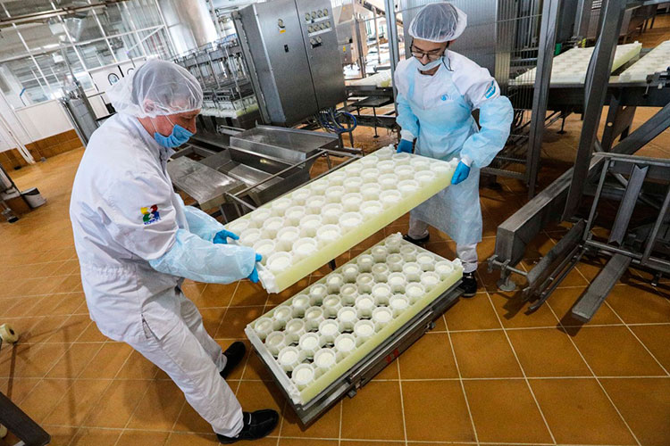 «Поддерживают послание и переработчики молока, поскольку проблемы  производителей молока  напрямую влияют на себестоимость молока у производителей и, соответственно, влияют на цену молочного сырья»
