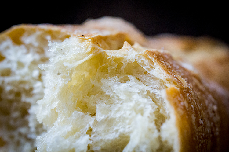 «Наша сеть помогает снижать стоимость хлеба на рынке, в нашей сети наценка составляет 15-20 процентов. Я уже говорил, что наценка на топовые позиции хлеба по прошлому году в сети «Пятерочка» составляла 57 процентов, в сети «Магнит» 52 процента»