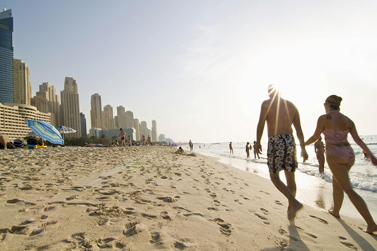 Еще одним излюбленным направлением пляжного отдыха для российских туристов являются Объединенные Арабские Эмираты