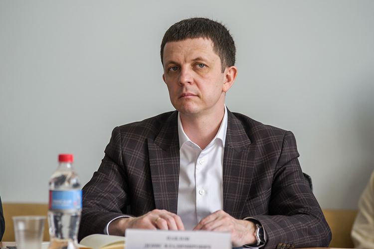 Денис Павлов рассказал, что у КАМАЗа есть выход на компанию «Модуль», которая возит грузы в сторону Китая из Владивостока