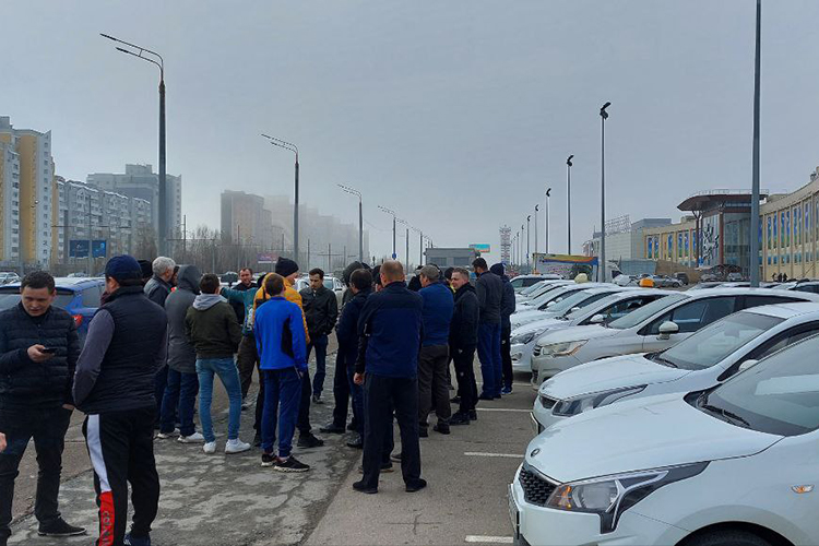 Пресс-служба «Яндекс.Такси» объявила о повышении тарифов с 8 апреля, что привело к росту доходов доход водителей в среднем на 17%. По оценке агрегатора, водители в Казани теперь зарабатывают в среднем 435 рублей в час даже по тарифу «эконом»