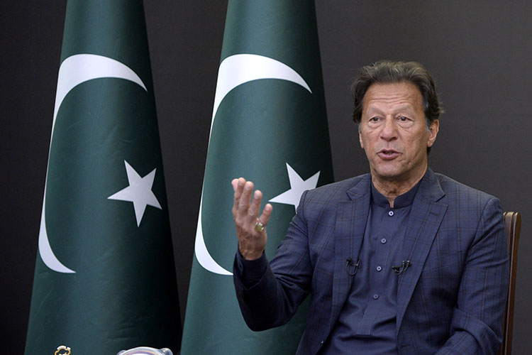 Ровно неделю назад в Пакистане Имран Хан был отстранен от должности, став первым премьер-министром страны, снятым с поста на основании вотума недоверия