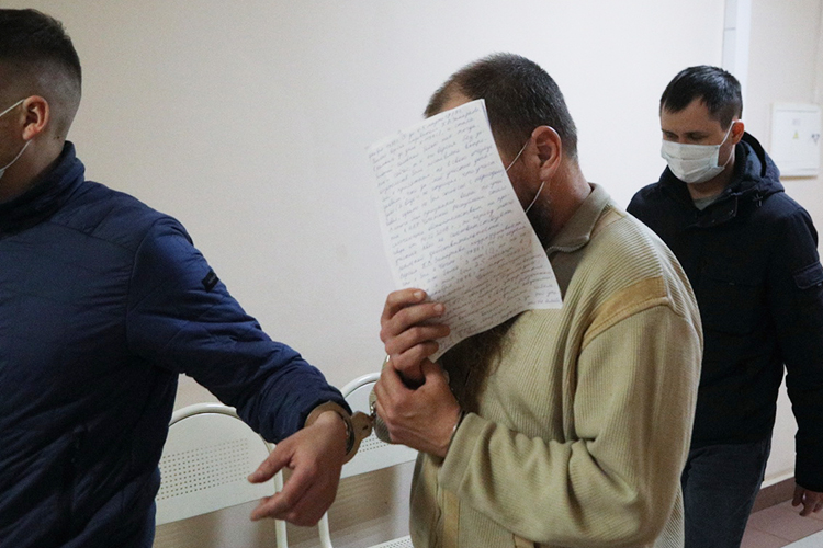 Последним арестованным стал челнинец Камалетдинов. Все остальные обвиняемые говорили журналистам, что с ним они в плену не находились, он вообще якобы не был в Чечне в тот год. Тем не менее и его суд арестовал на два месяца