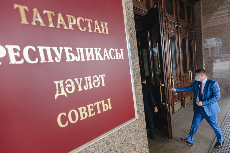 Соборную мечеть назовут либо «Марьям», либо «Ханская», а Госсовет РТ записался в «пехотинцы Путина»