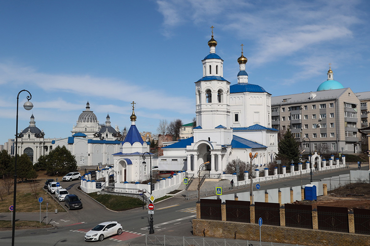 Другая церковь, связанная с именем Ивана Михляева — это храм в честь святой великомученицы Параскевы Пятницы (18) под Кремлем. Ее поставили в 1728 год, за основу взяли стиль русского барокко