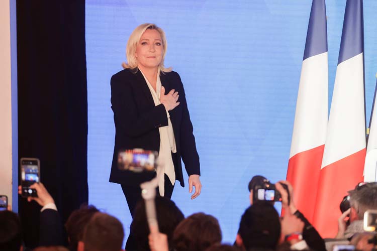 Марин Ле Пен признала поражение во втором туре выборов президента Франции