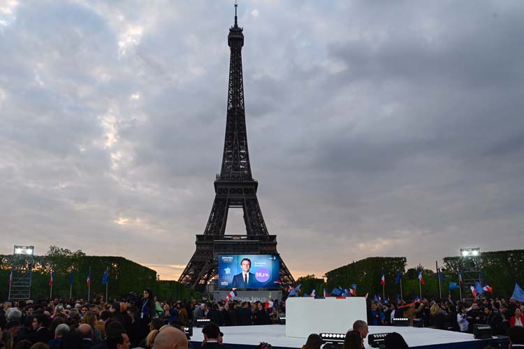 Действующий лидер Франции Эмманюэль Макрон победил во втором туре президентских выборов