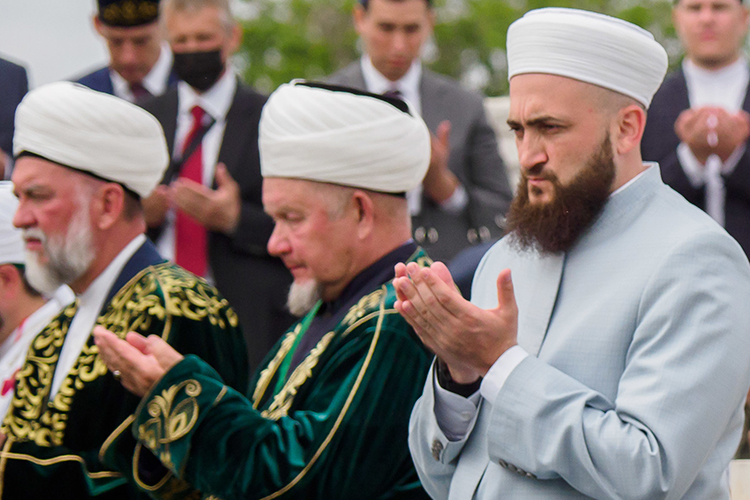 Духовное управление мусульман РТ создано в 1992 году решением съезда мусульман Татарстана. В апреле 2013-го муфтием республики избран Камиль хазрат Самигуллин