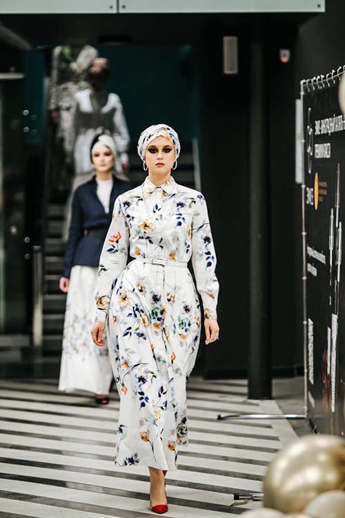 Обычно  программу показов Fashion iftar составляли бренды со всего мира. Но в этом году организаторы сделали упор на коллекции российских дизайнеров, причем восемь из 9 представленных были родом из Татарстана: Irke, Argentum, Shelline, Al Jamal, Knitka и бренд Дильбар Закировой