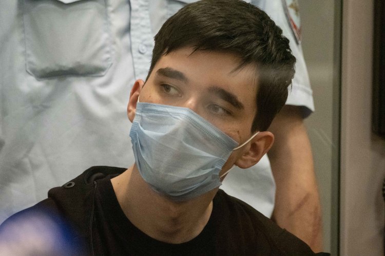 19-летний Ильназ Галявиев устроил стрельбу в казанской гимназии. В результате нападения погибли 7 учеников и двое учителей, еще 24 человека пострадали