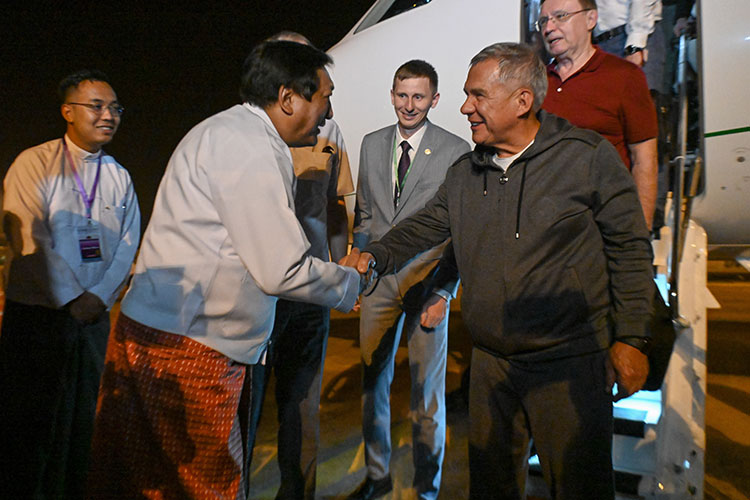 Делегация из Татарстана во главе с президентом республики Рустамом Миннихановым прибыла в Республику Мьянма в юго-восточной Азии вчера вечером