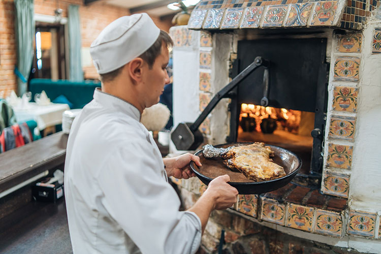 Масштабное проникновение татарской национальной кухни в общепит Казани началось относительно недавно — спасибо туристам