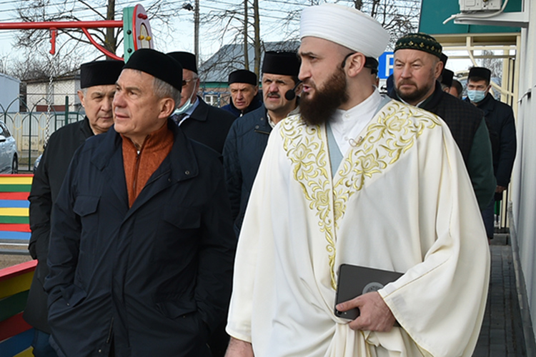 «Гает-намаз в новой мечети»: как Рустам Минниханов встретил Ураза-байрам в Залесном