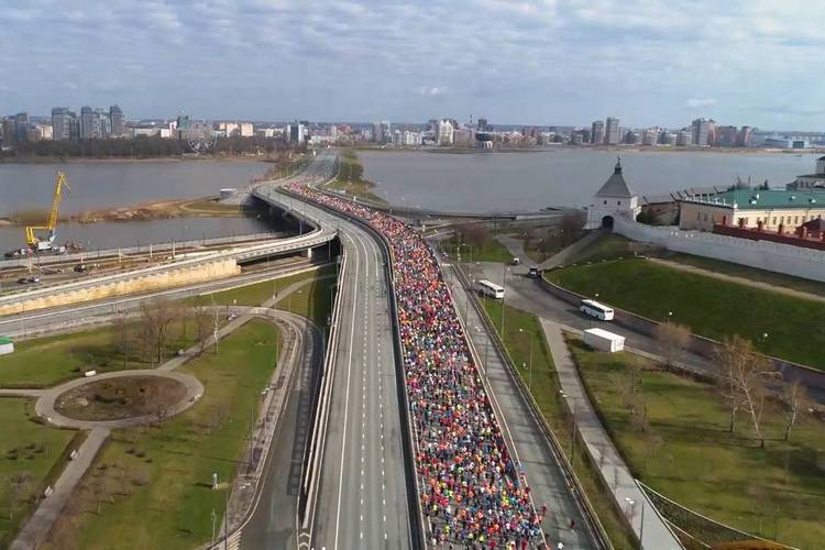 Последние три года “Казанский марафон” собирает не меньше десяти тысяч участников