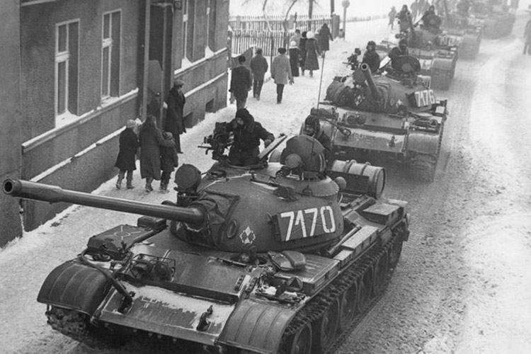 «Еще 3–4 года правления престарелых брежневцев – и страна станет второй Польшей»