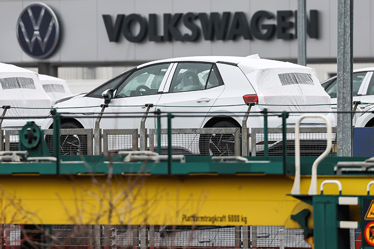 Среди автомобилей массового сегмента самый глубокий провал в относительном выражении показал немецкий концерн Volkswagen
