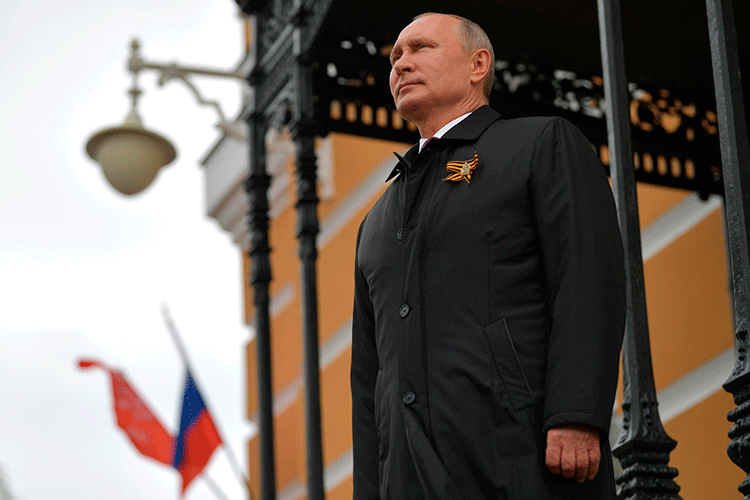 Примечательно, что Владимир Путин в этом году не приглашал на парад Победы 9 мая глав других государств