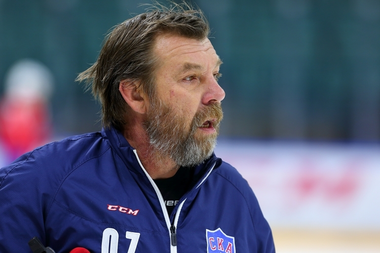 Всех успехов Шипачёв добился под руководством нового главного тренера «Ак Барса» Олега Знарка