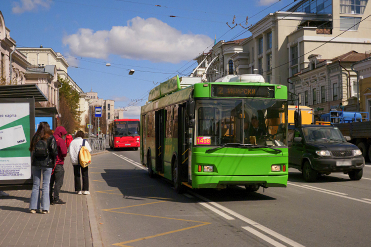 «Можно и для троллейбусов исключить простои в пробках, если жители, использующие личный автотранспорт, не будут нарушать правила и не заезжать на выделенную для общественного транспорта полосу»