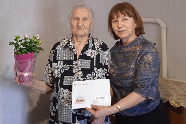 Больше 14 млн составил доход у семьи замглавы Лениногорска Гульфиры Рафиковой (на фото справа), хотя в позапрошлом году было 3,7 миллиона. 12,9 млн задекларировал супруг Рафиковой