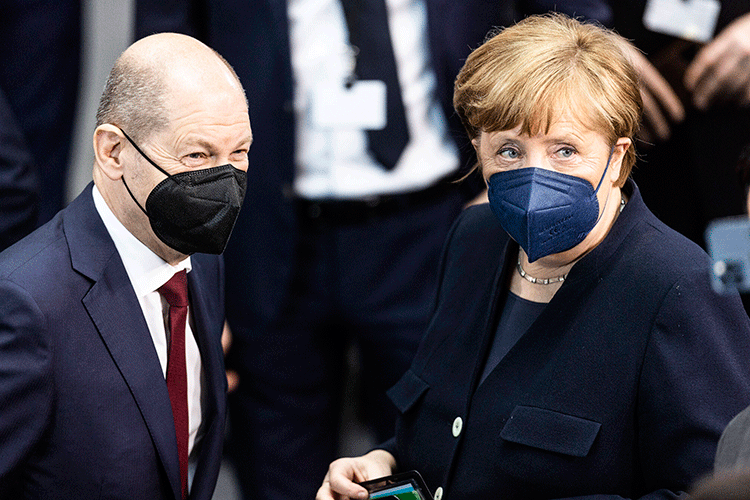«Приход в Германии к власти Олафа Шольца говорит о том, что Ангеле Меркель не удалось подготовить своего наследника»
