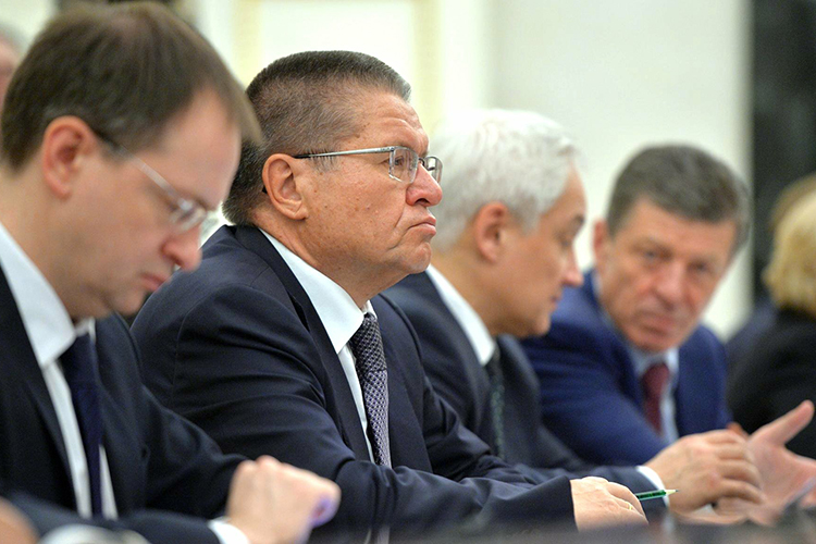 Улюкаев стал первым действующим федеральным министром в современной российской истории, в отношении которого было возбуждено уголовное дело, и первым осужденным министром