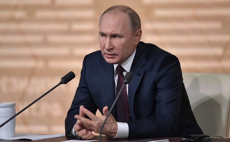 В части бюджета президент Путин сообщил о 2,7 триллионах рублей бюджетного профицита на фоне «санкционной одержимости Запада»