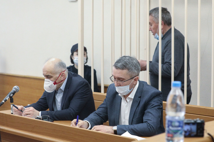 За свободу Агляма Садретдинова, экс-мэра Бугульмы, бьется Равиль Туктаров (слева на фото). Это вообще его профессиональная черта, рассказывают эксперты, — вести дело до самого конца
