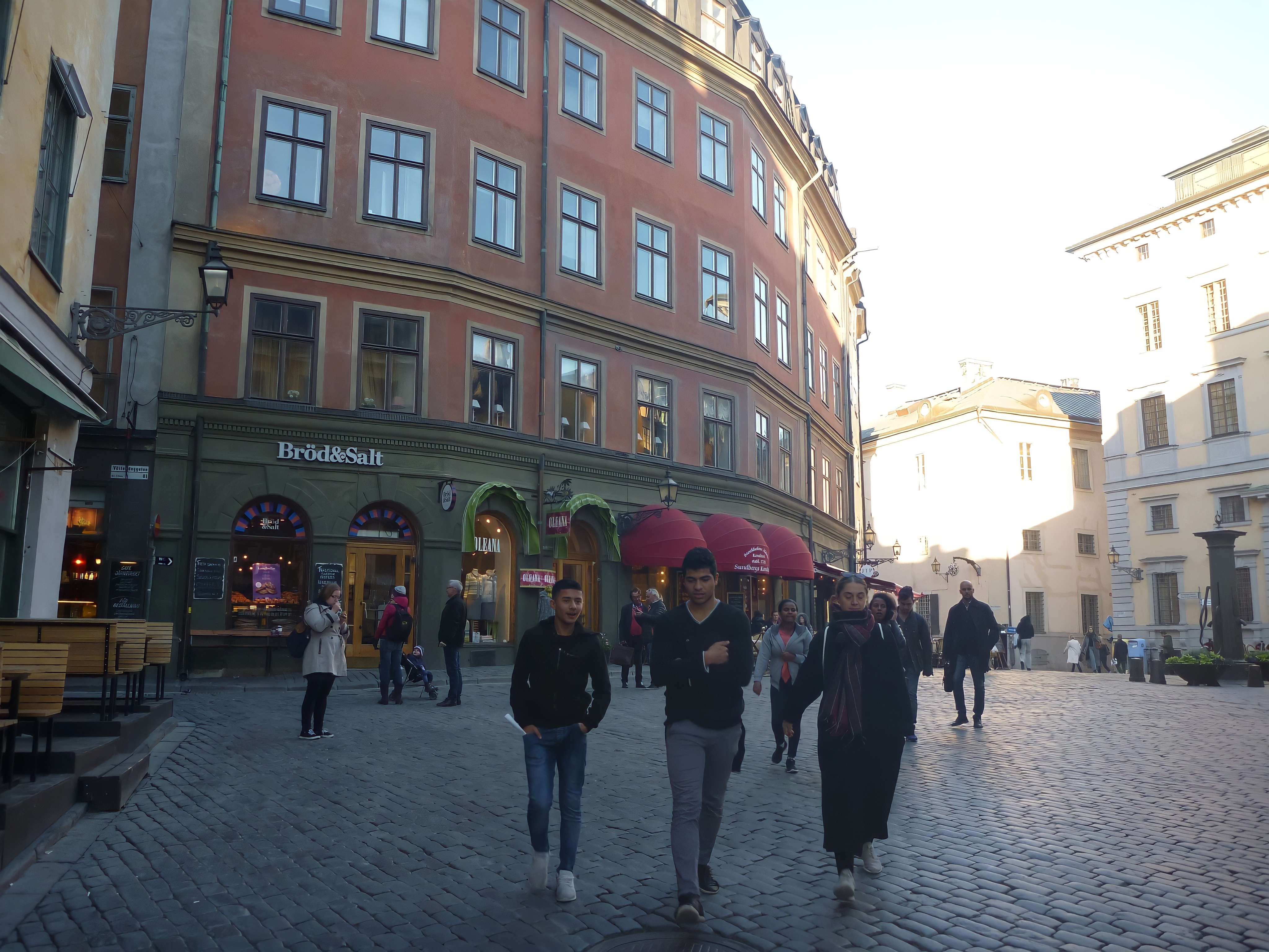 Гости с Ближнего Востока на улицах Стокгольма