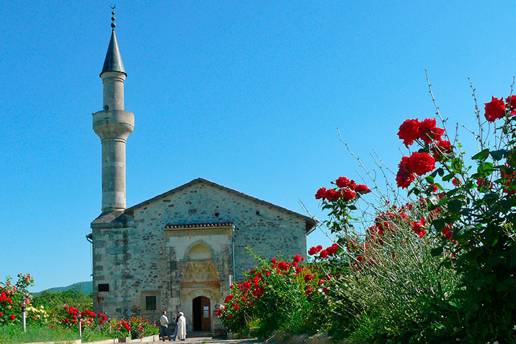 Мечеть хана Узбека — действующее культовое сооружение, одновременно архитектурный памятник в городе Старый Крым