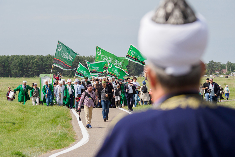 В самом деле многие исламские обряды татарского народа — это исполнение заветов ислама, но в контексте местных традиций